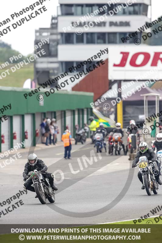 Vintage motorcycle club;eventdigitalimages;mallory park;mallory park trackday photographs;no limits trackdays;peter wileman photography;trackday digital images;trackday photos;vmcc festival 1000 bikes photographs